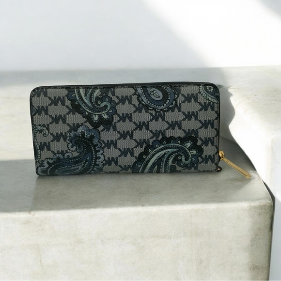 Michael Kors-Paisley Continental Jet set Wristlet. Approx. 4”x8.5”-Retail 178 - Picture 2 of 5